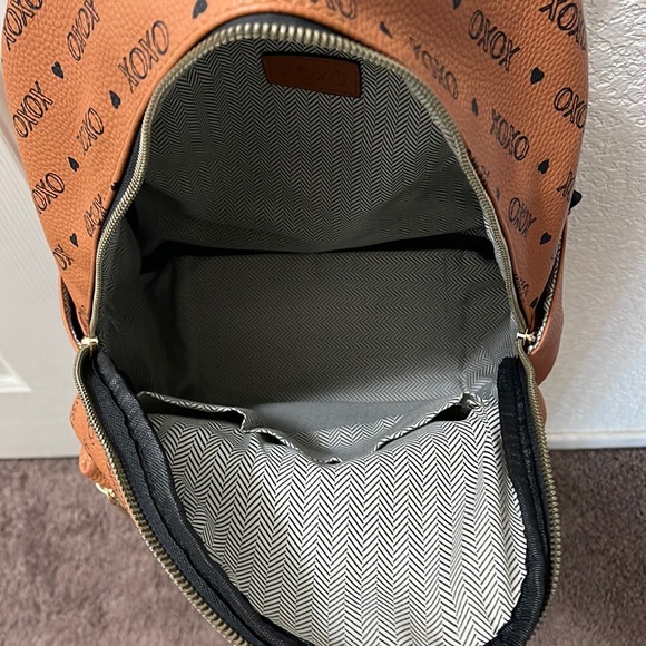 XOXO backpack - Picture 2 of 4